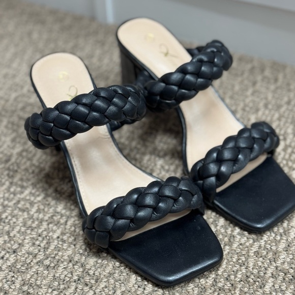Braided‎ Black Sandals - Picture 5 of 5